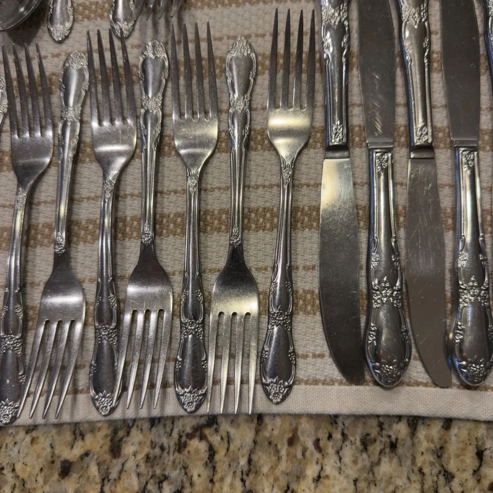 Oneida Fenway‎ Wm A Rogers Stainless Flatware Set 52 Pieces Floral Pattern